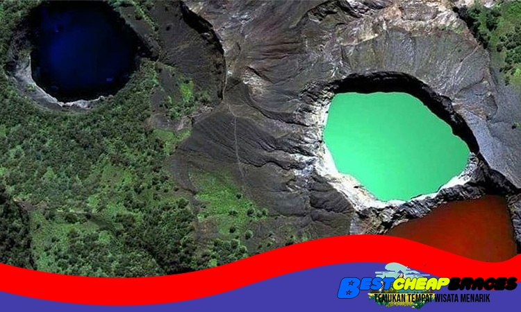 Danau Kelimutu Flores